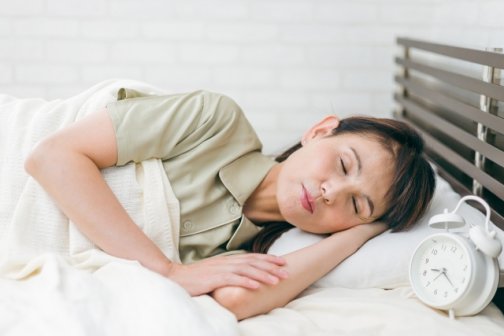 50代女性へ。寝不足・疲労感の原因は「寝姿勢の歪み」かも！