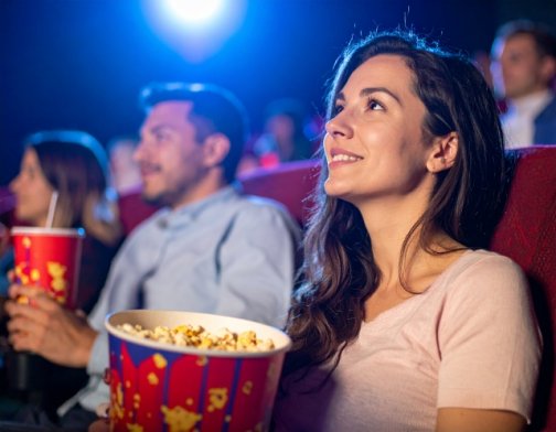 小顔矯正でフェイスラインすっきり｜秋の夜長を美しく過ごす美容整体