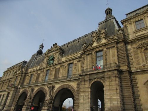 小顔矯正と美容整体で猫背改善｜芸術の秋を美しく楽しむ女性専門院