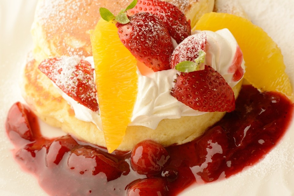 フルーツとソースの相性ばっちり「フルーツパンケーキ」