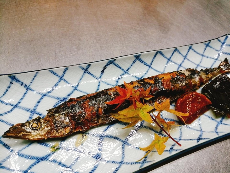 旬な食材秋刀魚に真心を込めて