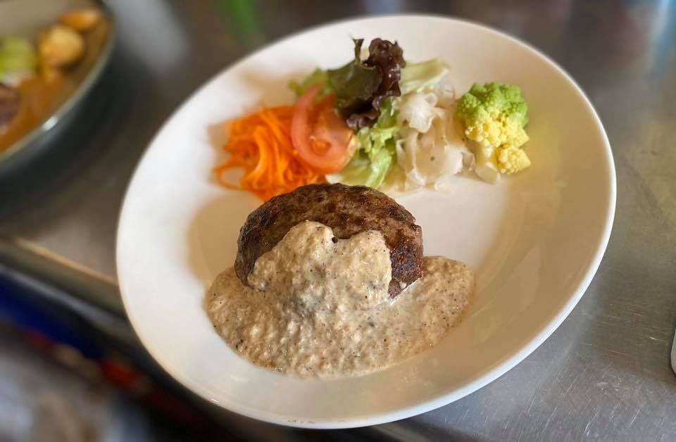 「味噌キノコクリームソースのハンバーグ」