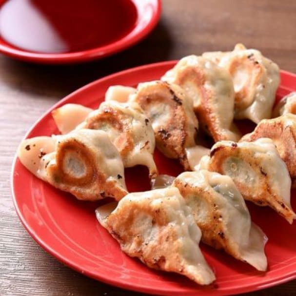 餃子5プラスプレゼント‼餃子専門店【黒兵衛】