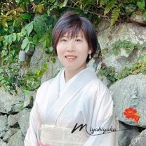 　日本の伝統文化を伝える着付サロン　Miyabiyaka
