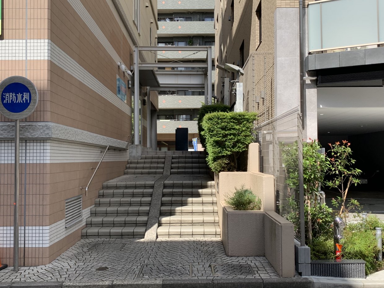 中川　マンション　左側