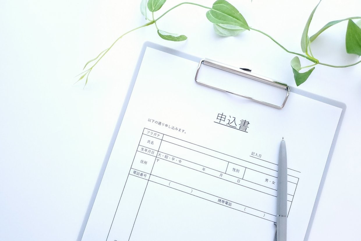 ご入会の際には、ご入会書類へのご記入を頂き、必要な提出書類をご用意頂き揃ってからシステム登録作業となります。システム登録後、婚活アプリでお相手探しが可能となります。