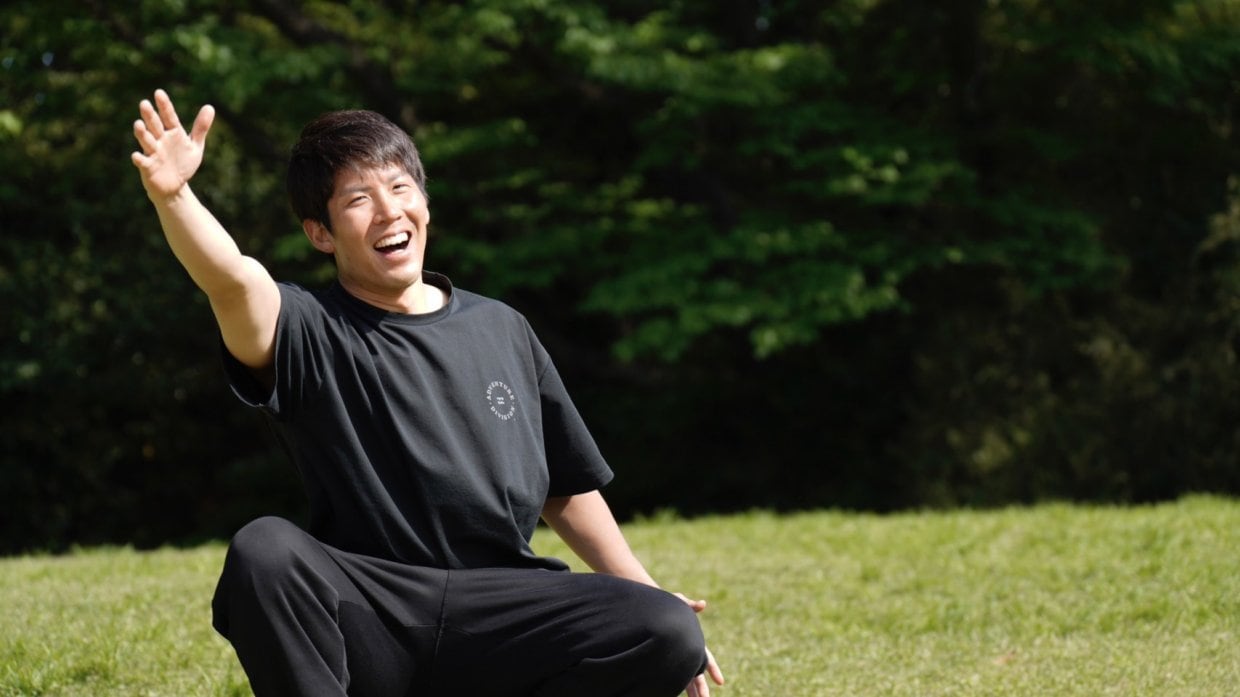 次の挑戦へ、どうぞ！のポーズ