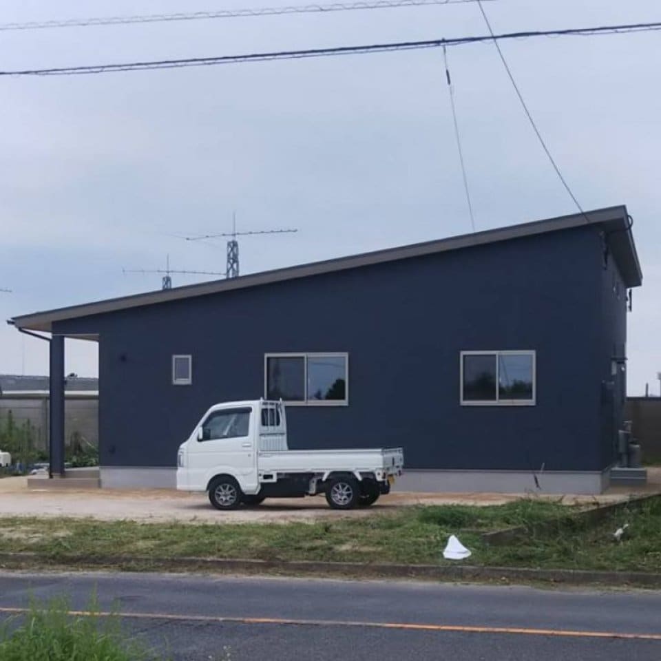 アトランティックブルーの外壁が特徴的で素敵◎