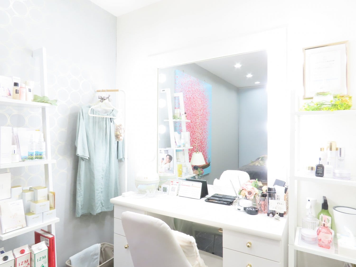 女優ミラーでメイクアップ