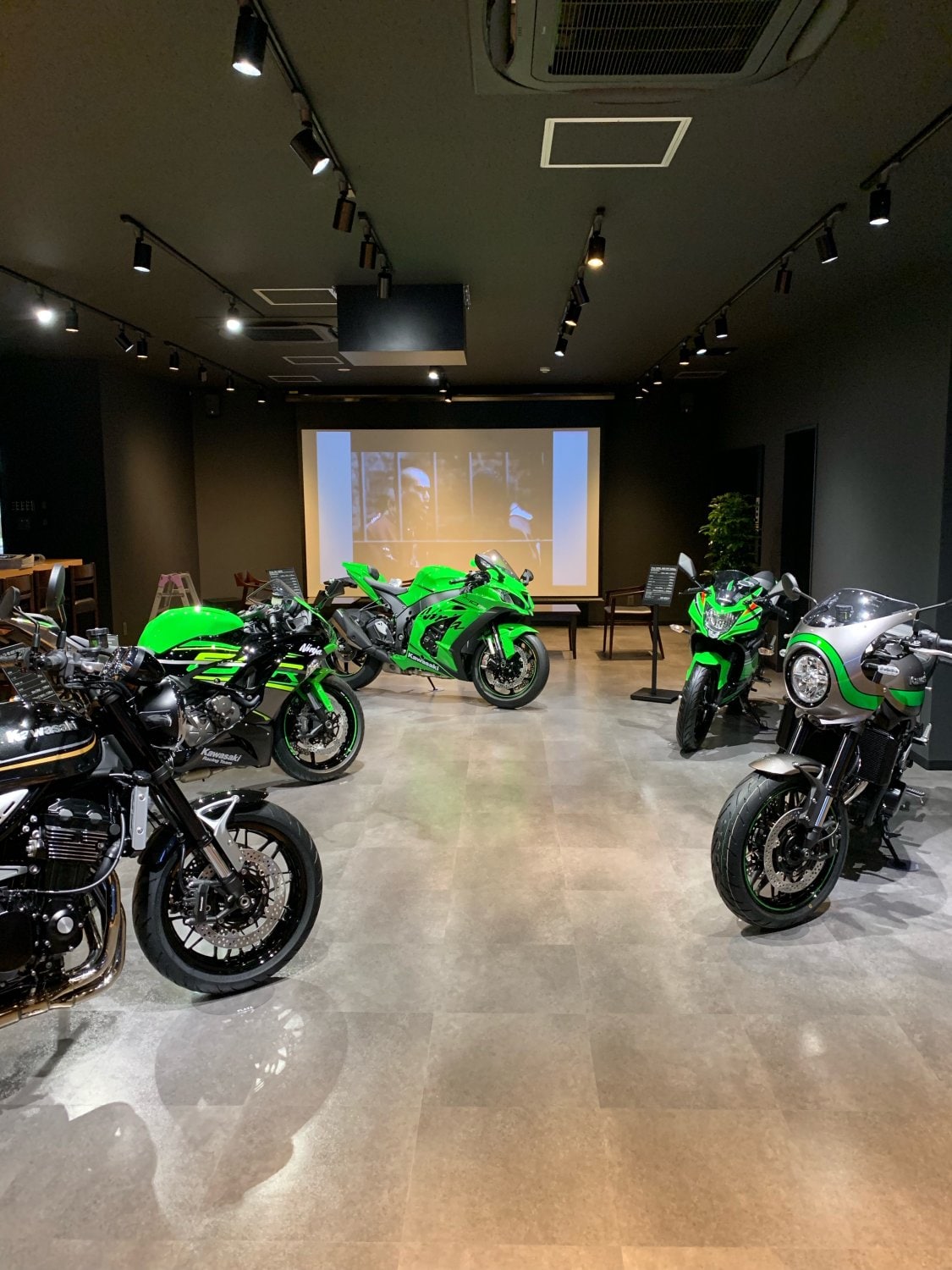 カワサキプラザ東広島