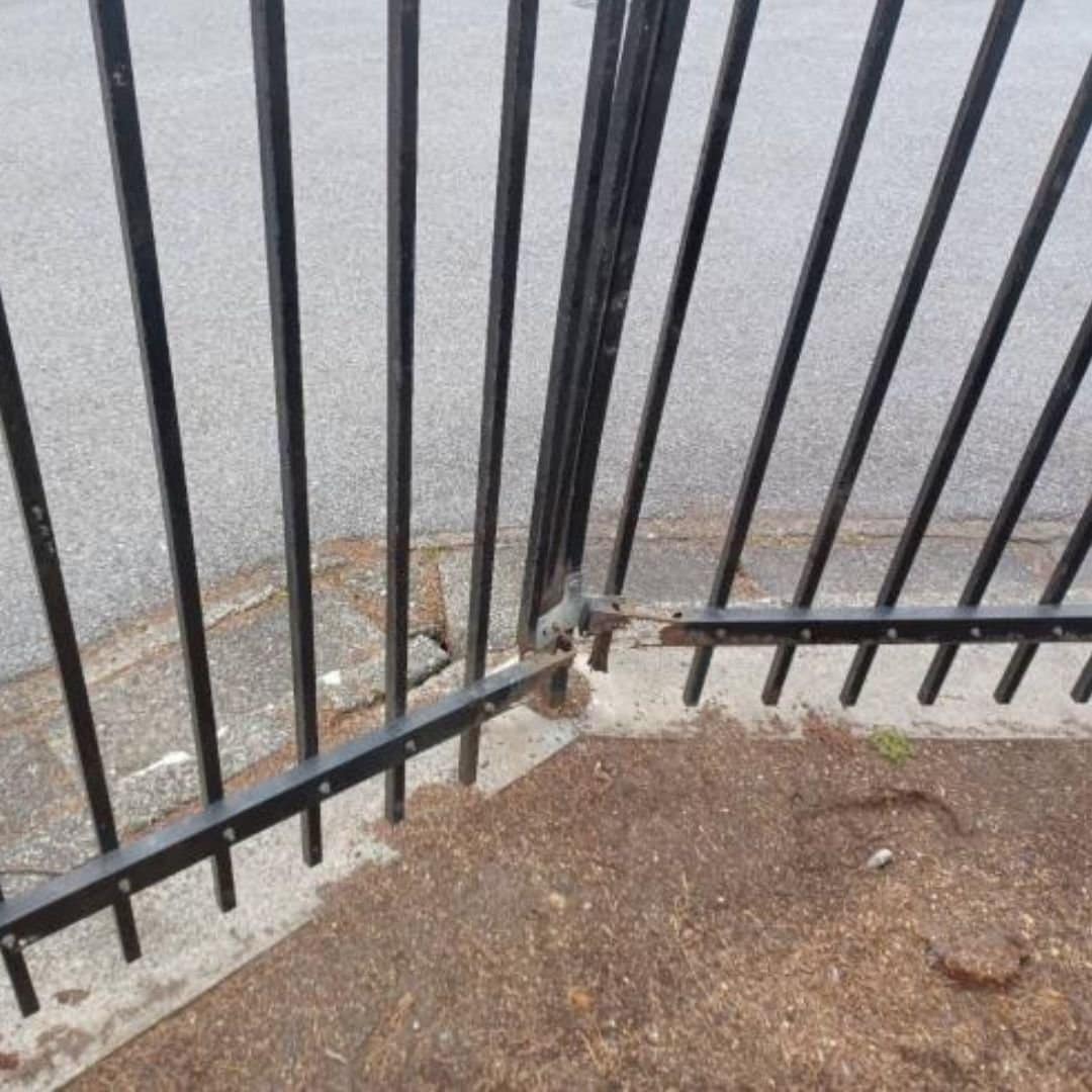 スチールフェンス 腐食部補強及び修復