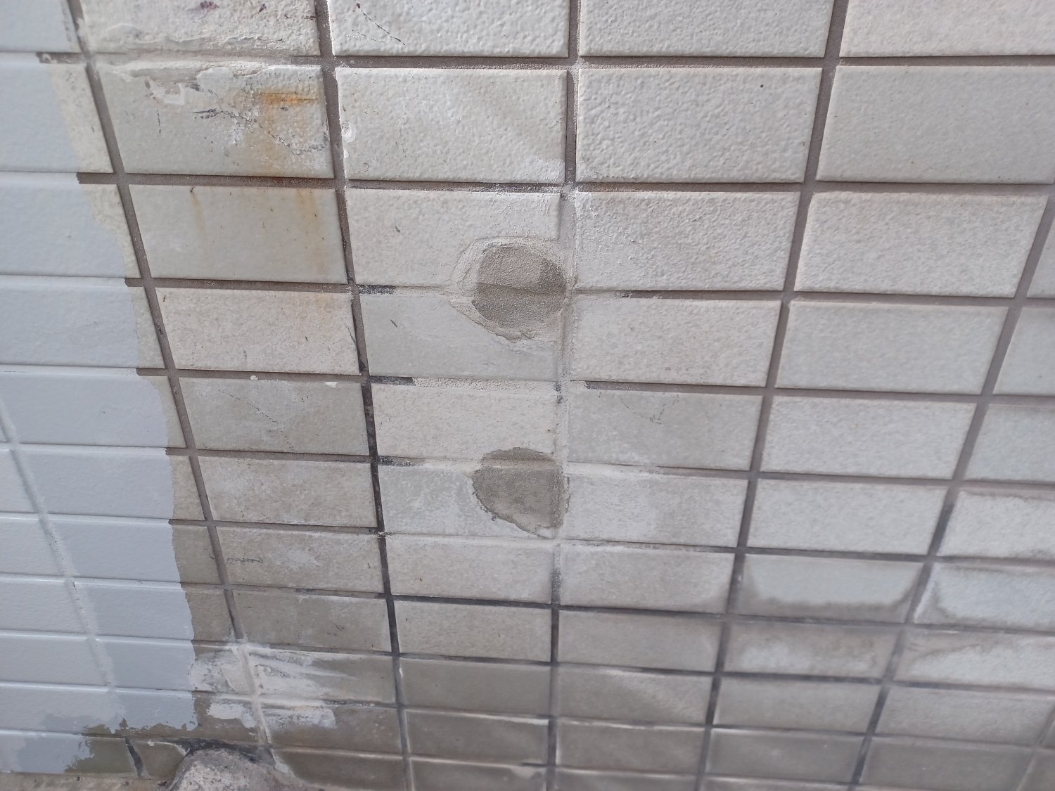 タイル面の穴の補修