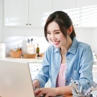 女性パソコン１