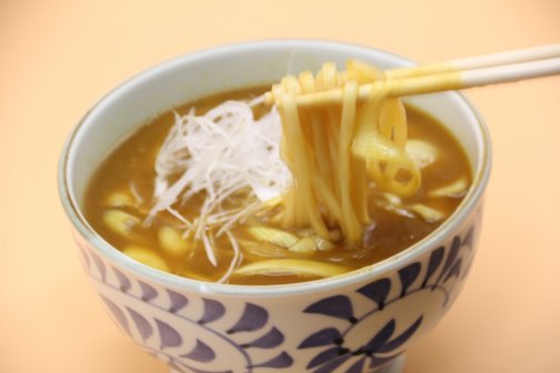 冬に人気のカレーうどん！