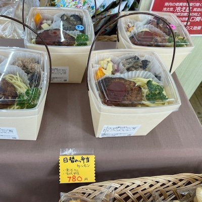 皆さま待望のお弁当が始まりましたー！