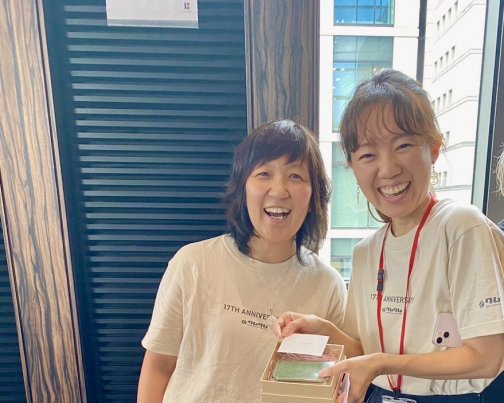 ビルダーのご縁でオーダーして頂いた名刺入れをお渡ししました