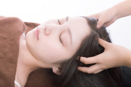 ボトックスやマッサージでは不十分？根本から整える小顔ケア