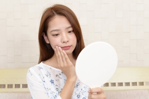 朝の顔や手のむくみは塩分と冷えが原因？整体で根本改善を