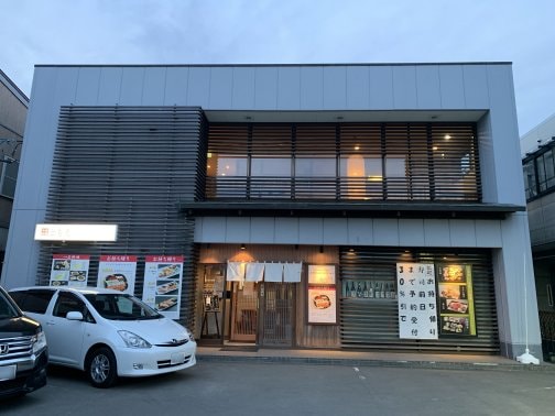 大人が通う素材も仕事も、正直な和食店