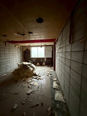 内装の解体作業を始めました！