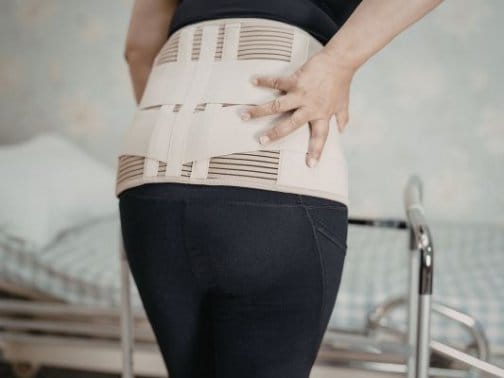 腰痛でコルセット…本当に使い続けて大丈夫？