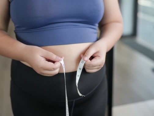 反り腰・ぽっこりお腹の原因は姿勢？今すぐ始めたい簡単セルフケア