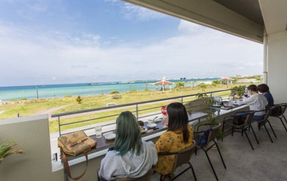 海が見えるカフェ