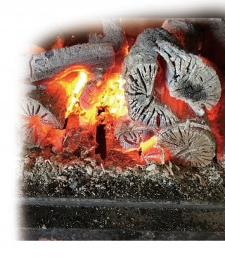 備長炭を使用した炭火での焙煎