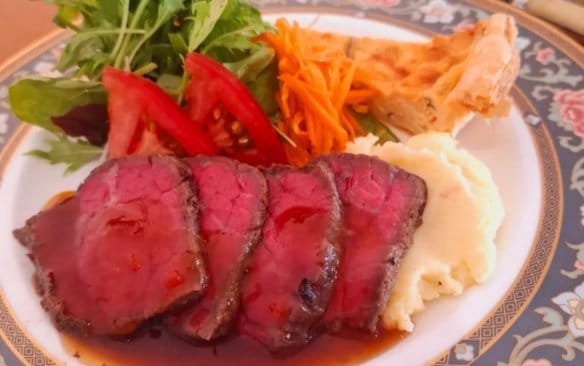 知多牛のローストビーフプレート ​〜黒トリュフ添え〜