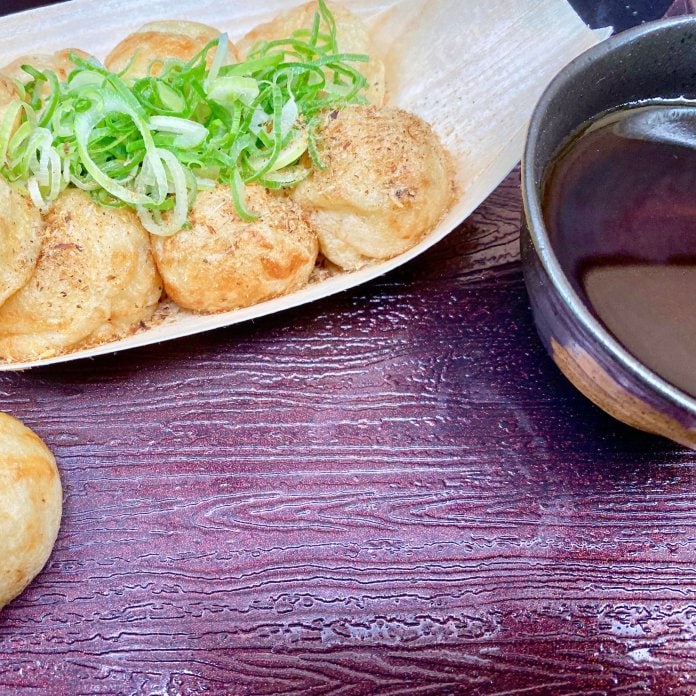 和だしで食べる大だこ焼き