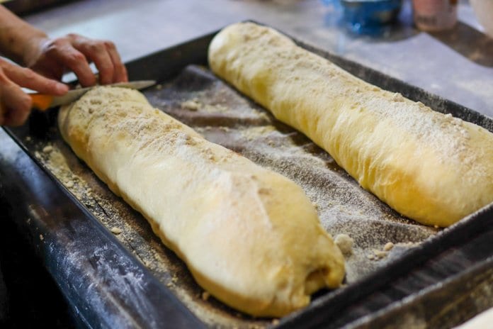 自家製酵母と薪窯焼きのパン～緑と風のダーシェンカ～