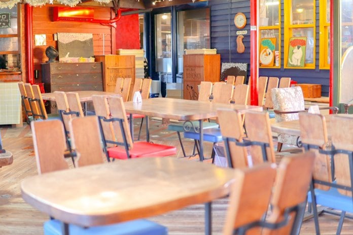 自家製酵母と薪窯焼きのパン～緑と風のダーシェンカ～