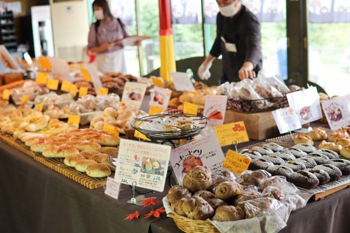 自家製酵母と薪窯焼きのパン～緑と風のダーシェンカ～