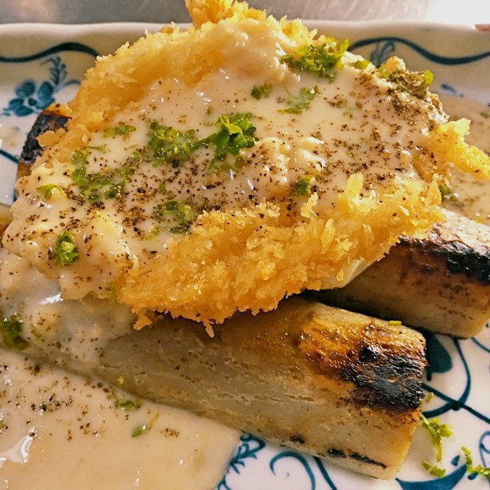 和田ごぼうのステーキ　卵のフライとチーズソース