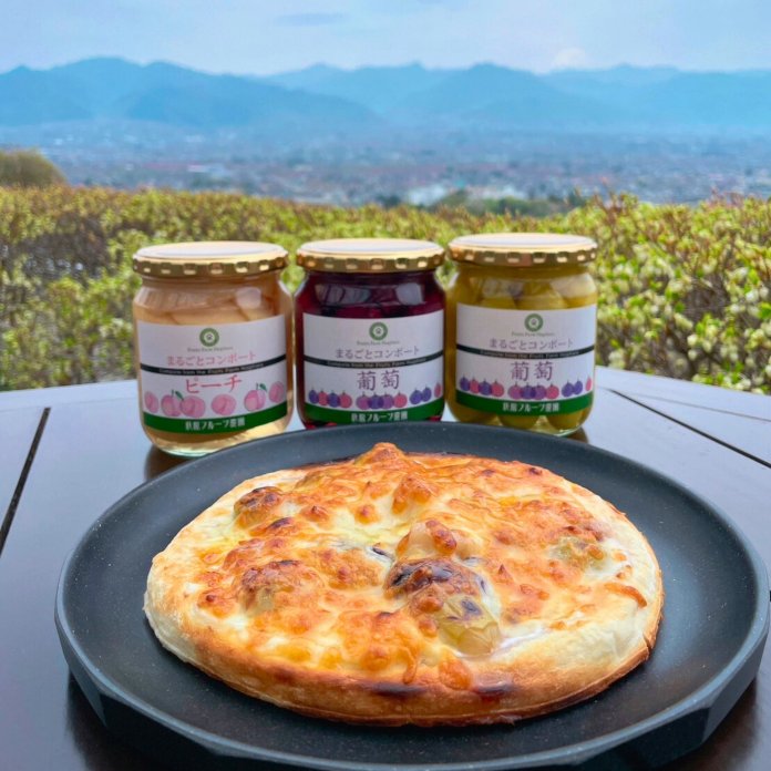 フルーツコンポートのピザ