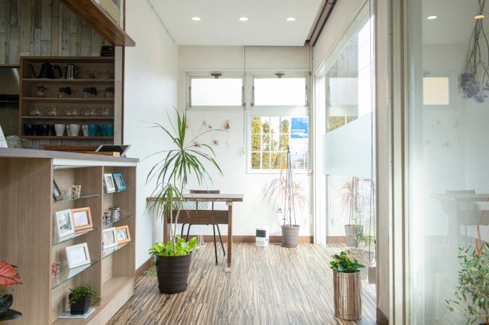 明るく広々とした店内！