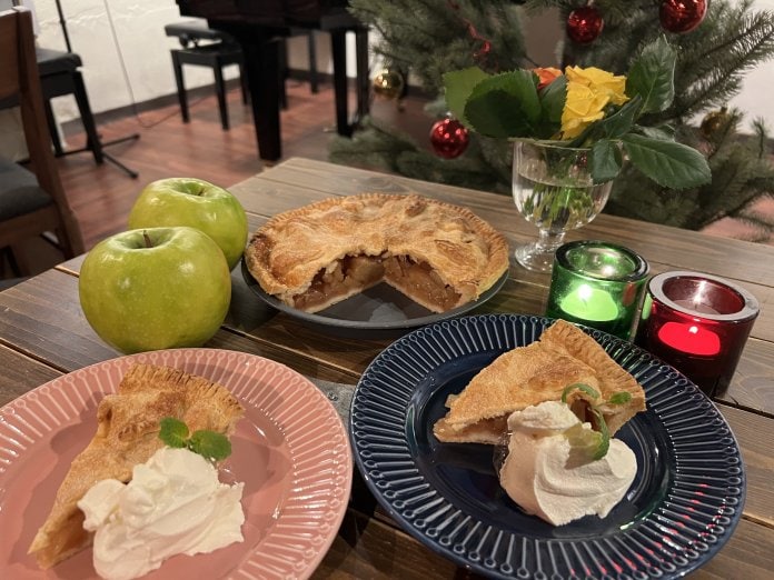 大人気！自家製アップルパイ 