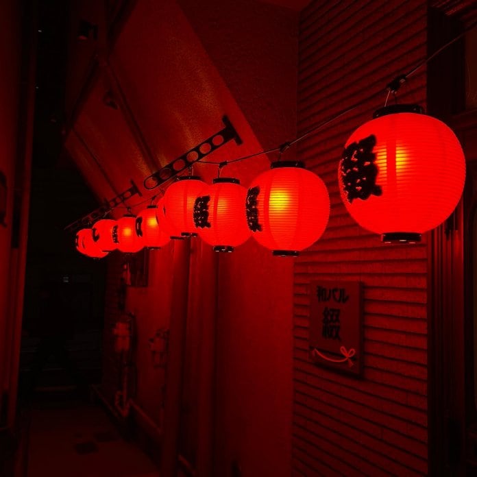 赤提灯に誘われて、今日も“綴”へ