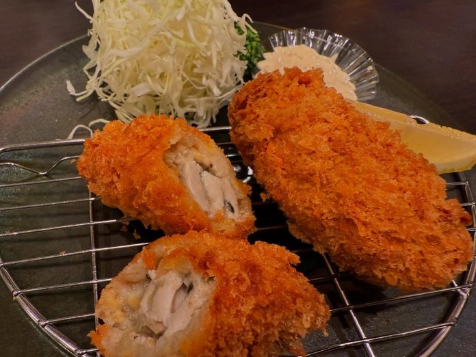 かきの旨みがぎゅっ！特製タルタルのかきコロッケ