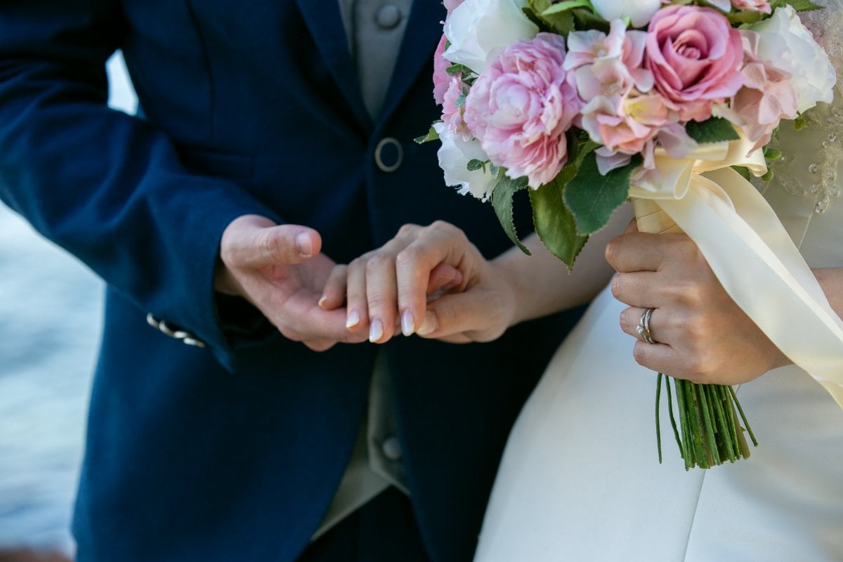 ハワイウェディング・ロケーションフォト　フォトウェディング2025年価格、衣装は日本でご試着、スタッフ現地同行プラン（旅行はお二人手配も可能)