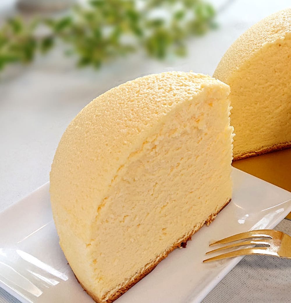 チーズのお山》まんまるいドーム型のチーズスフレ