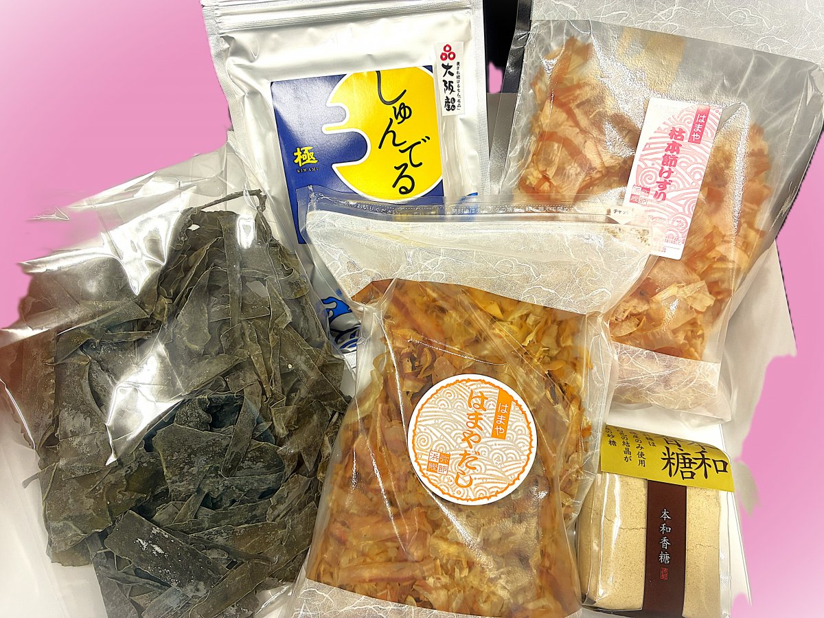 ◎限定◎ギフトセット◎笑顔が広がる贈り物◎老舗の技と天然素材が織りなす至福の出汁ギフト◎極上の出汁と素材を贅沢に詰め込んだ特別なギフトセットです◎