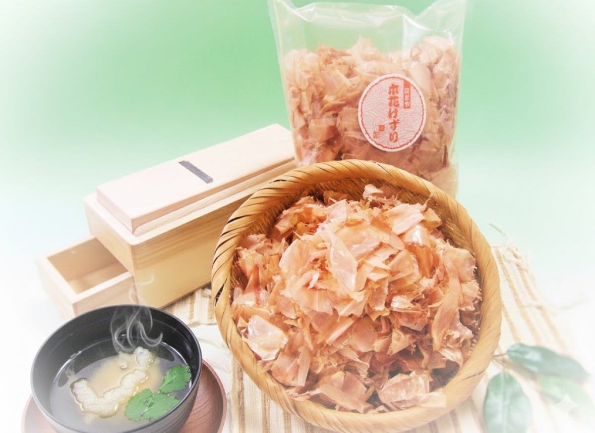 ◎本花けずり 100g入◎かつお荒節薄削り◎料理にかけて良し出汁をとって良...