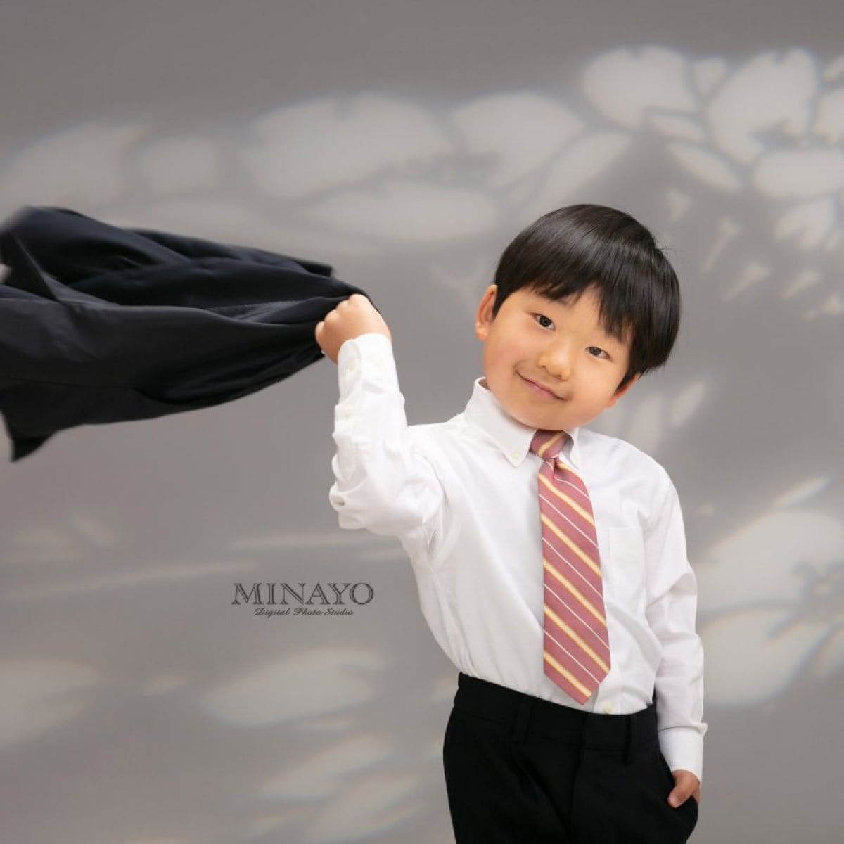 【ルビーセット】スタジオミナヨ1番人気！『プレミアムアルバム』3面3カット入り1冊と、アルバムまるごと飾れるフレーム付いてきます。