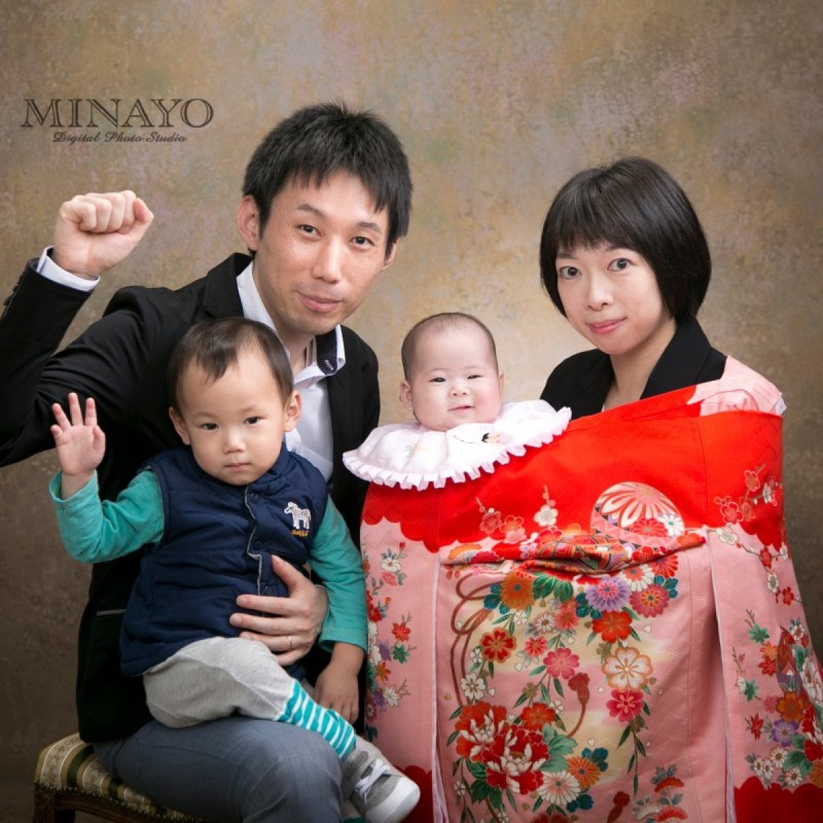 【ルビーセット】スタジオミナヨ1番人気！『プレミアムアルバム』3面3カット入り1冊と、アルバムまるごと飾れるフレーム付いてきます。