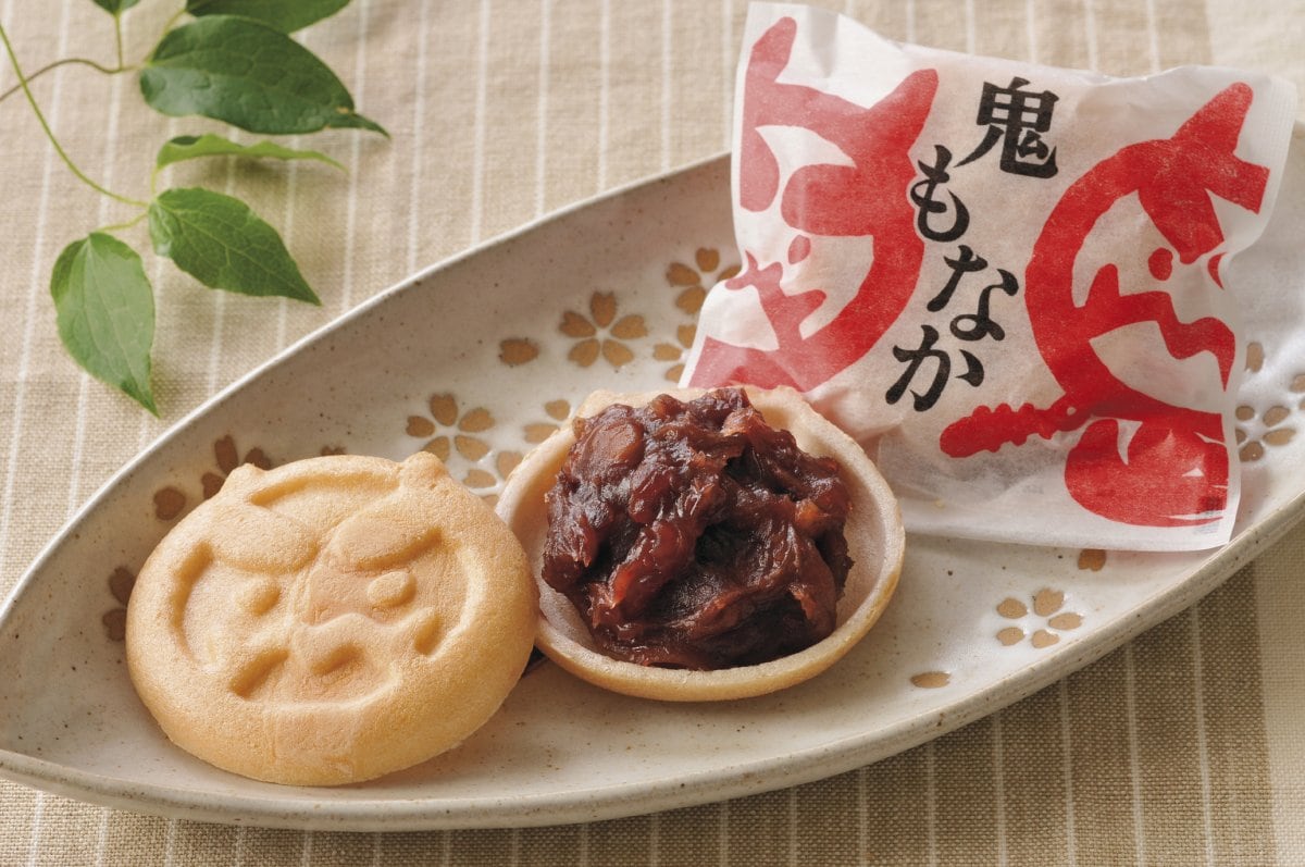 鬼もなか　10個入り。北海小豆の風味にローストしたくるみが調和した餡...