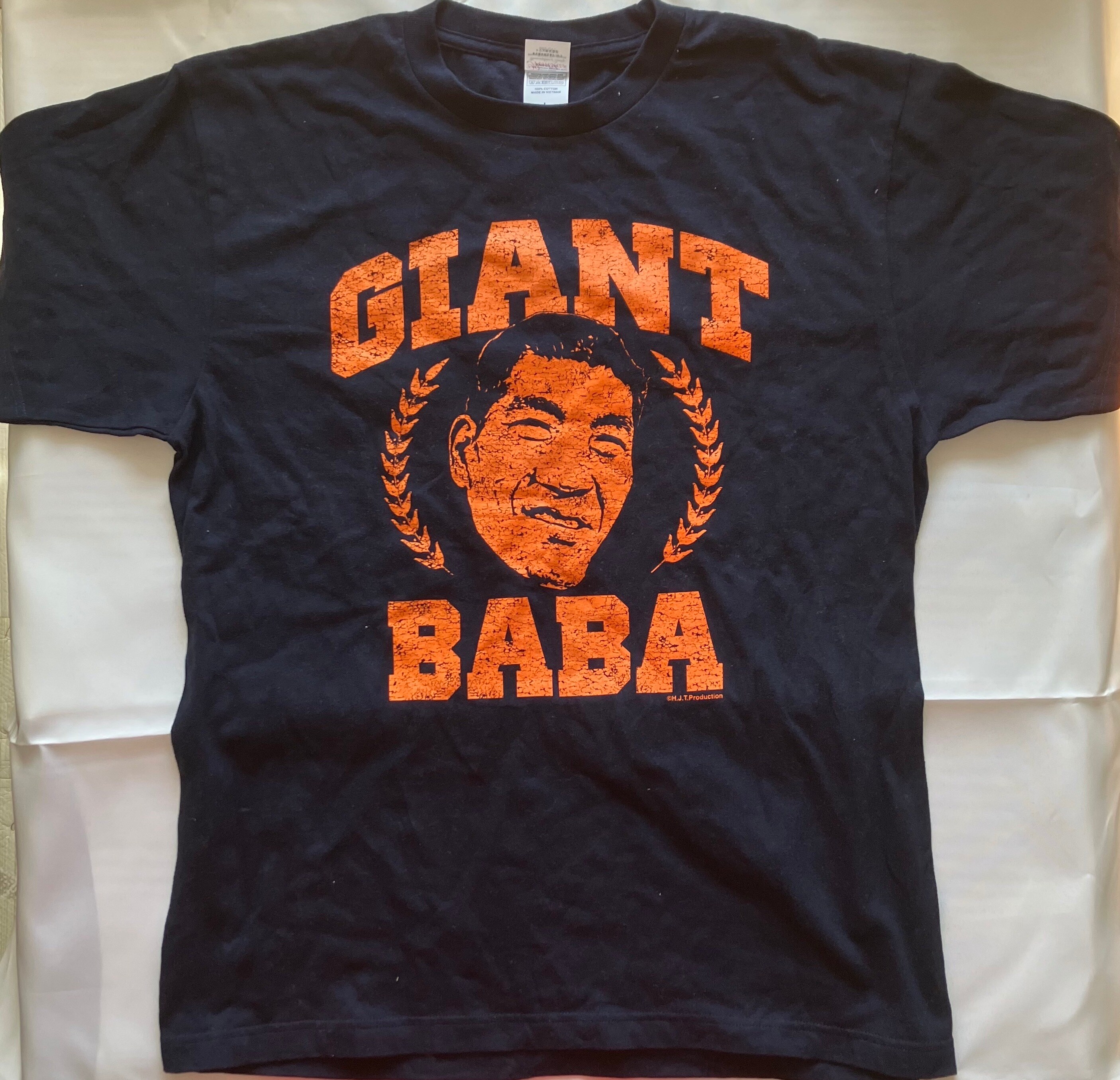 ジャイアント馬場カレッジ風Tシャツ(ネイビー×オレンジ)