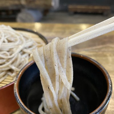 [数量限定　送料込み]　年越しそば　石臼挽き手打ち生そば【５人前】×　めんつゆ【そば屋の味】500㎖（１本入）