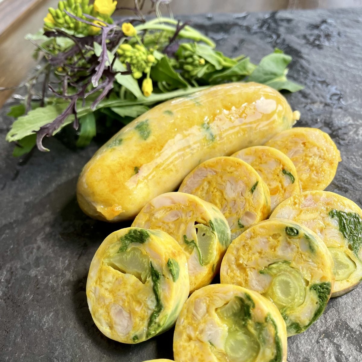 【ニクの日】【２本入り】春のミモザソーセージ〜旬の菜花と平飼い鶏ver...