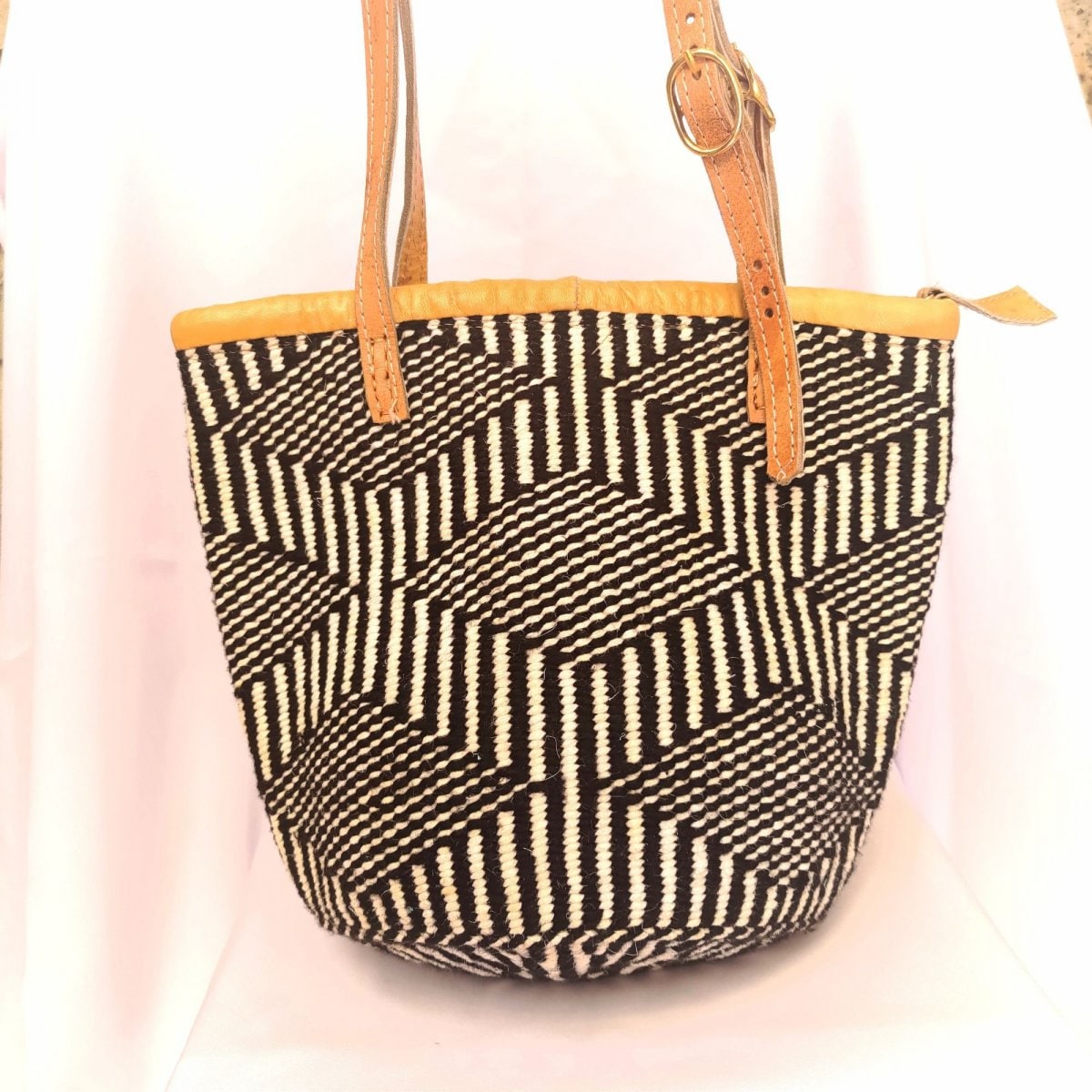 Jackieの手編みバッグ【Black×White】